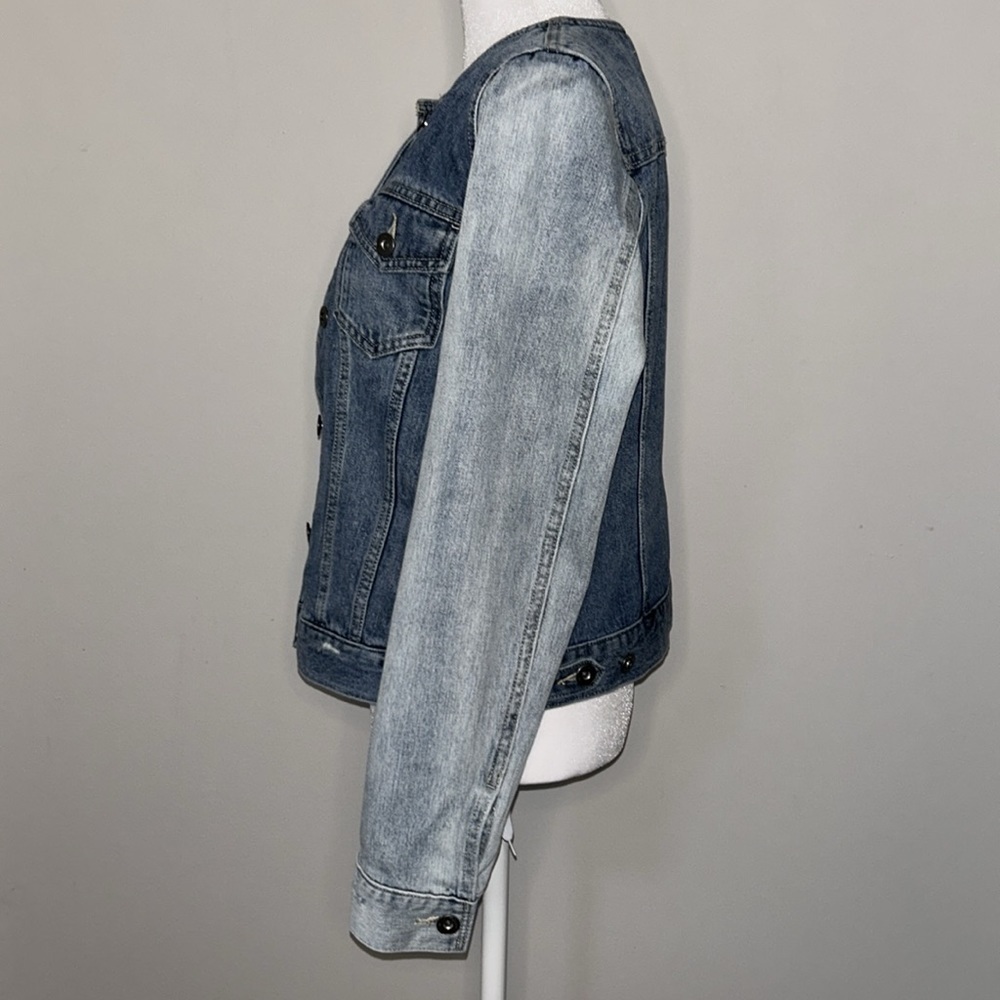Two by Vince Camuto Two Toned Distressed Jean Jacket Size Small - Picture 4 of 10